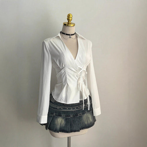 Damer Elegant omslagsbluse med fine volangdetaljer Skjora