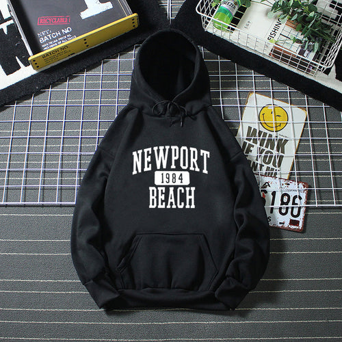 Damer hettegensere med nostalgisk Newport Beach trykk Skjora
