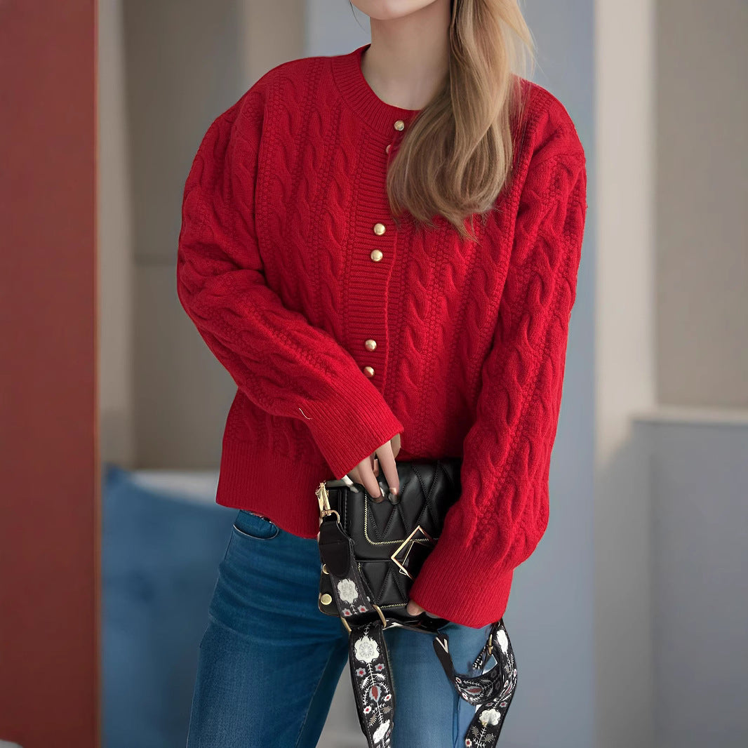 Dame chunky strikket cardigan med dekorative knapper og kabelmønster Skjora