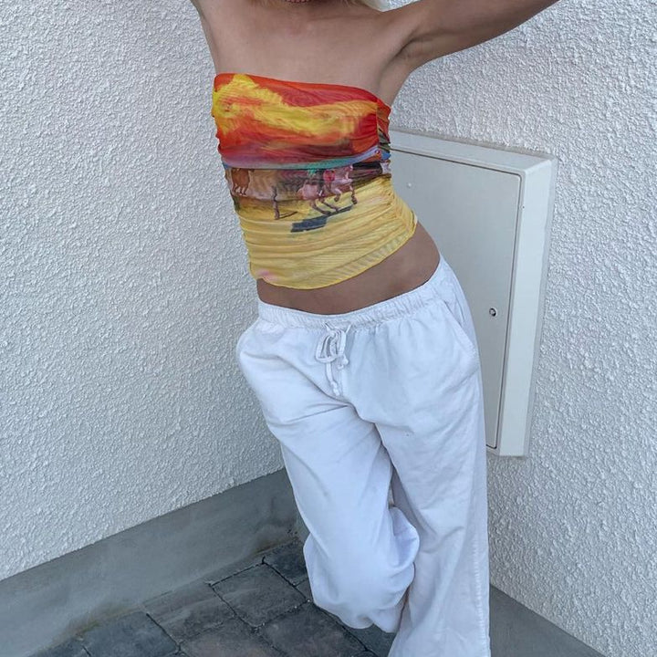 Dame bandeau-top med fargerik, kunstnerisk trykk og elastisk materiale Skjora