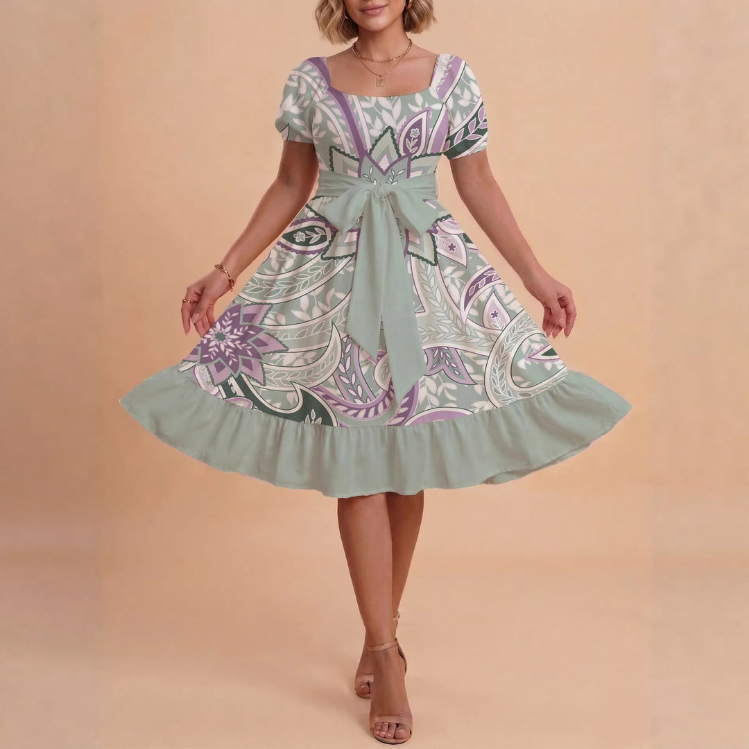 Damen modernes Blumenkleid mit elegantem Taillengürtel und asymmetrischem Saum Skjora