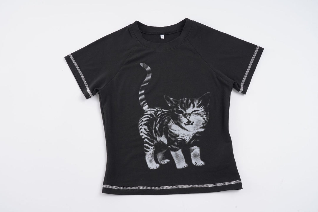 Women's T-shirt with creative cat design and sporty cut Skjora