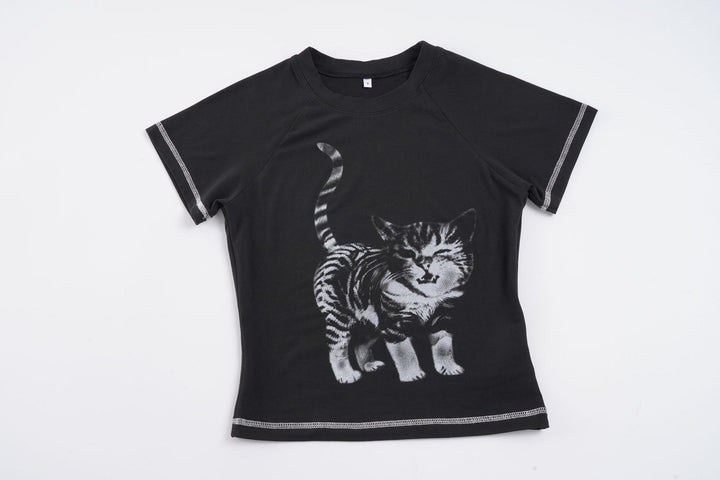 Women's T-shirt with creative cat design and sporty cut Skjora