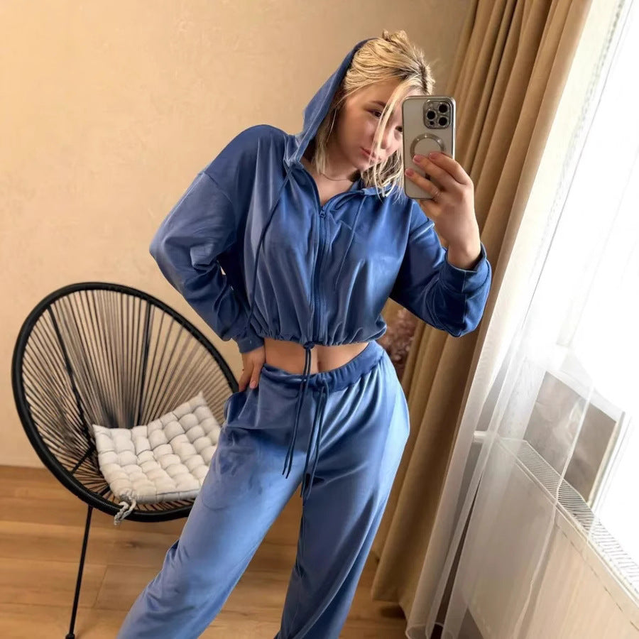 Women's Short Hoodie and Loose Joggers in Relaxed Fleece Design Skjora