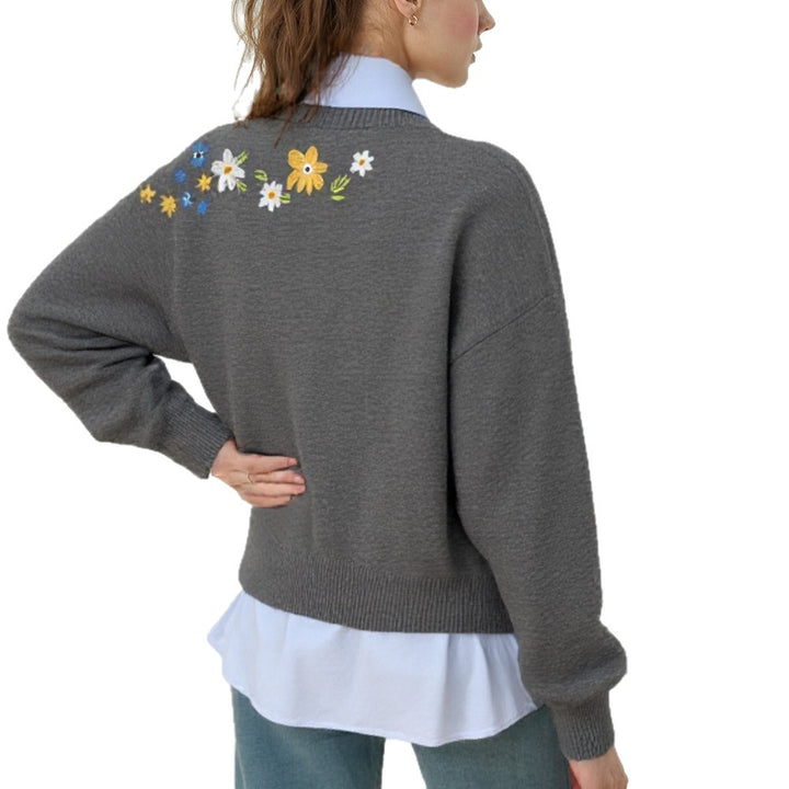 Kvinnens casual genser med blomsterbroderi design og løs passform Skjora