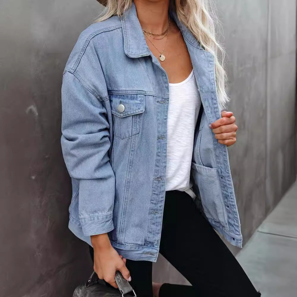 Kvinne casual denimjakke i oversized passform med brystlommer Skjora