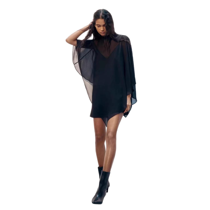 Kvinnelig elegant chiffon tunika med asymmetrisk snitt og flytende design Skjora