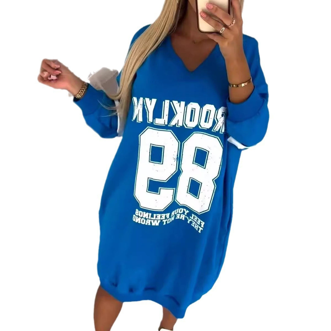 Kvinners oversized casual kjole i sportstil med V-hals Skjora