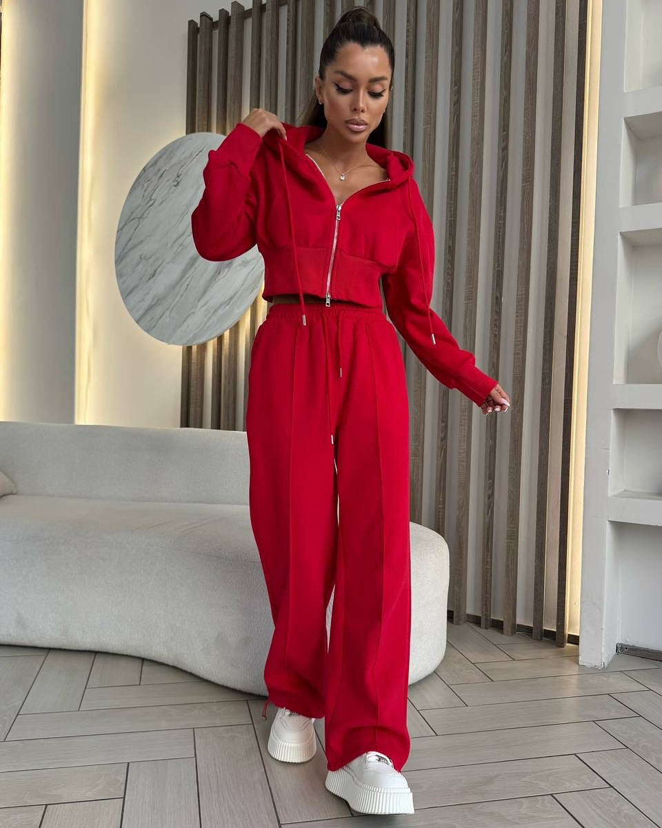 Dame sportiv loungewear-outfit med hette og vid benåpning Skjora