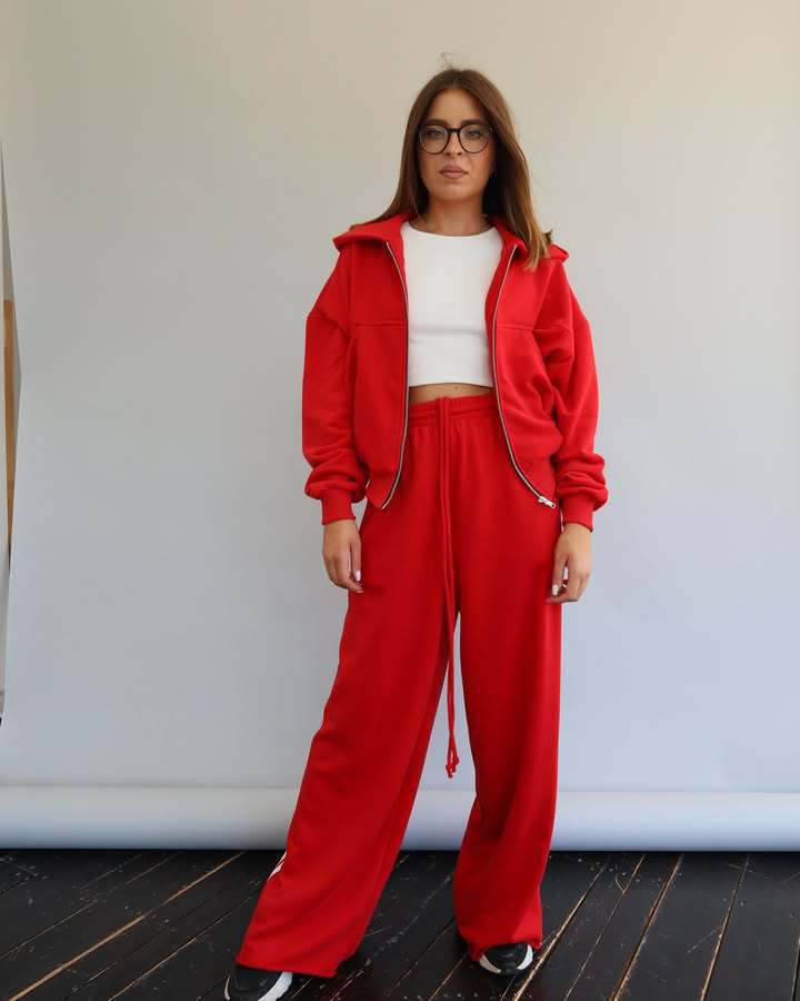 Kvinnenes casual fritids joggedrakt med cropped sweatshirtjakke og vide bukser Skjora