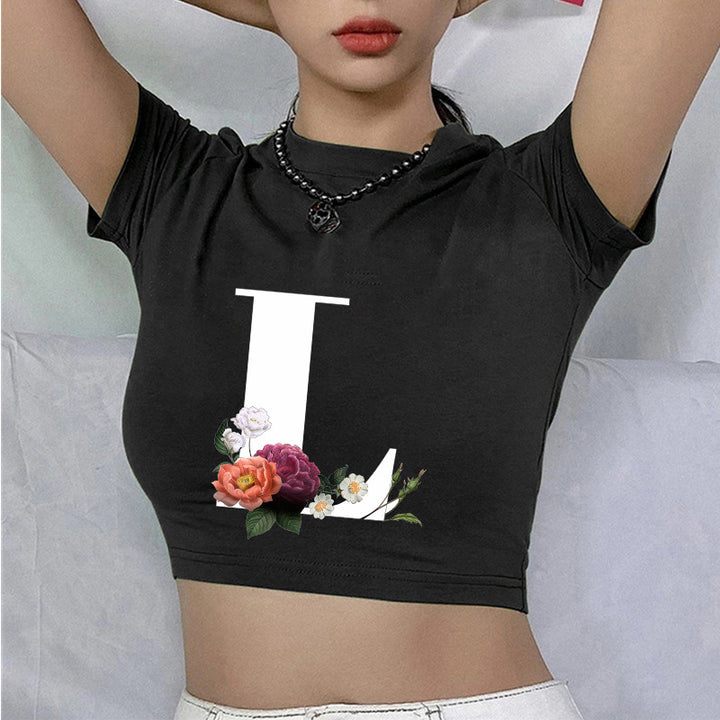 Dame cropped T-skjorte med blomstrede initialdesign Skjora
