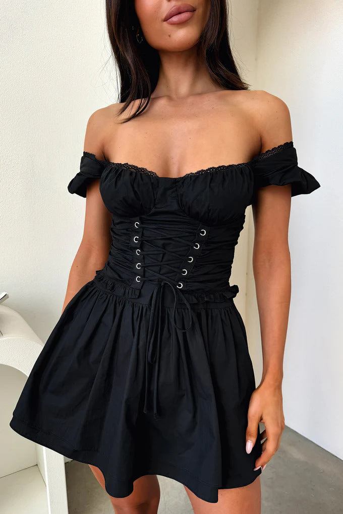 Dame Off-Shoulder Kjole med snøring i brystområdet og svingende skjørt Skjora