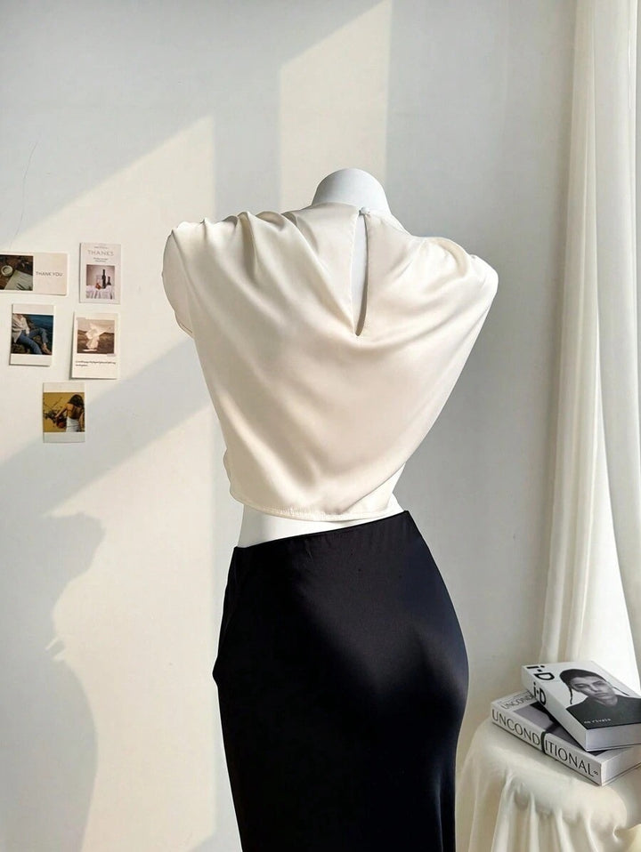 Dame Elegant Crop-Top med voluminøse ermer og edel ryggutskjæring Skjora