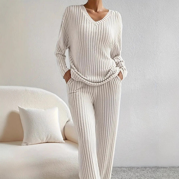 Kvinnens koselige strikkede jumpsuit i moderne ribbedesign Skjora