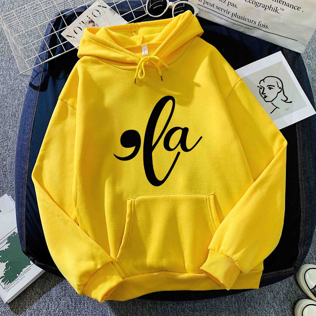 Dame hettegensere med kreativt grafisk design Skjora