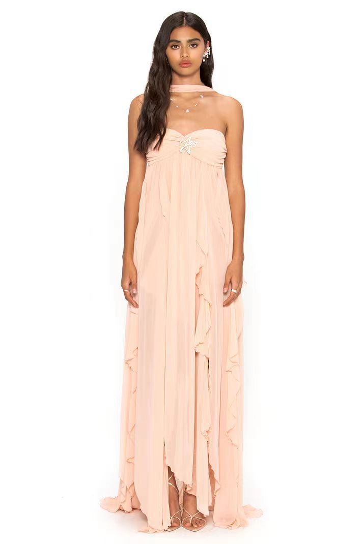 Damen Elegantes Maxi-Kleid mit asymmetrischem Saum und zarten Rüschendetails Skjora