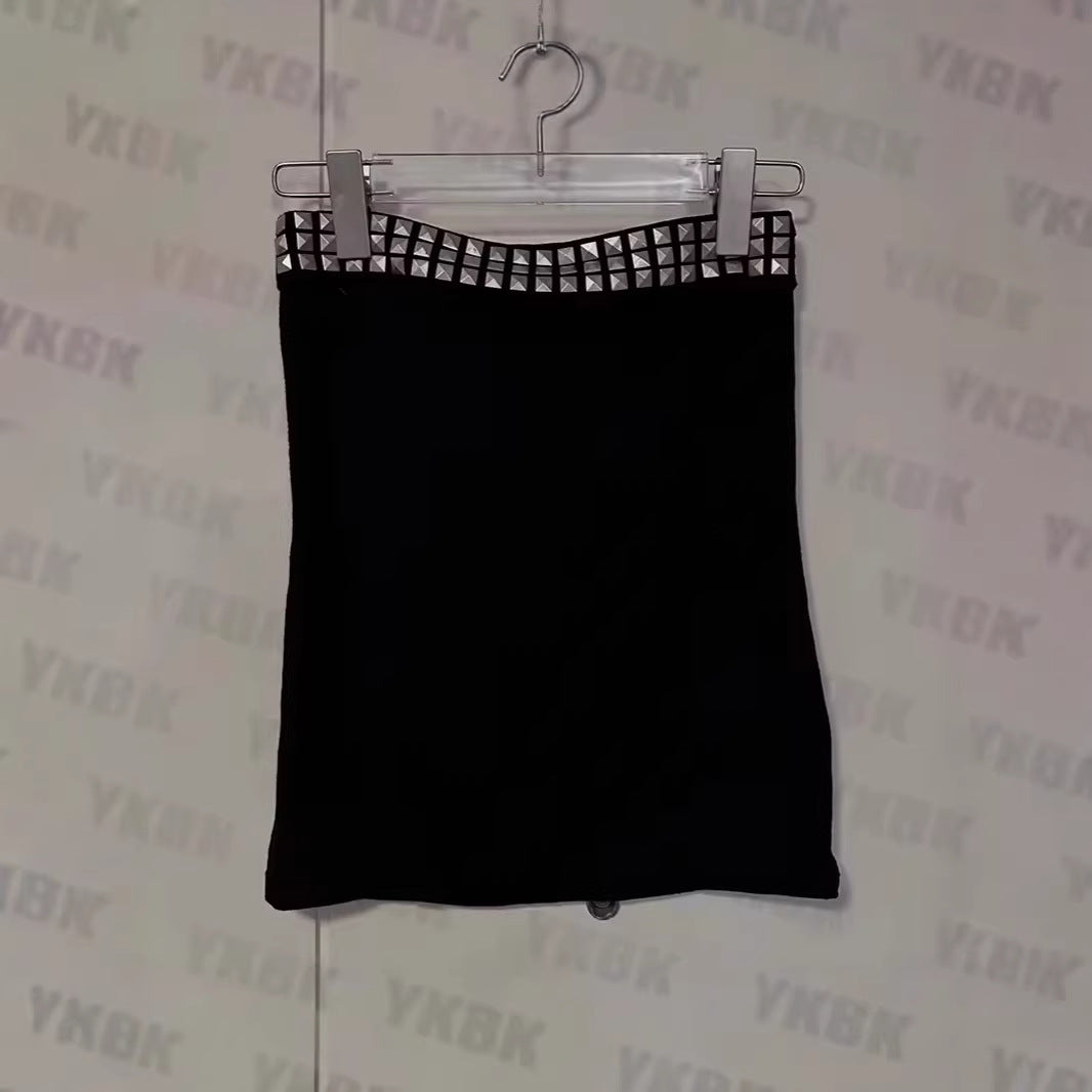 Dame skjørt med spisst design og naglebesetning Skjora