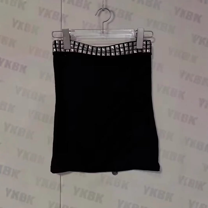 Dame skjørt med spisst design og naglebesetning Skjora