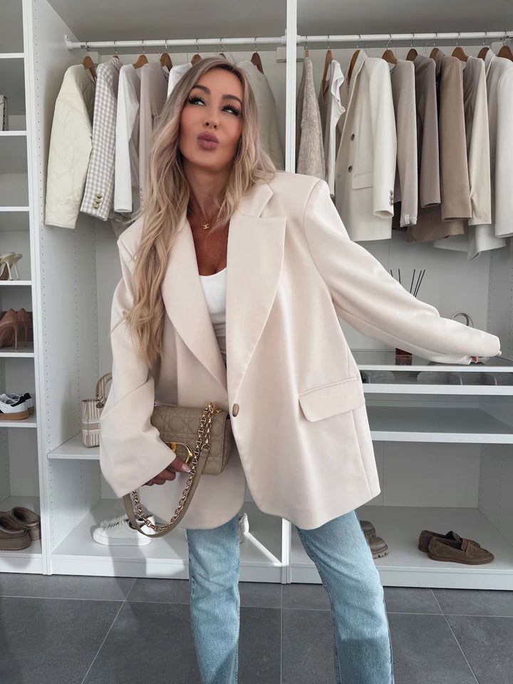 Kvinners oversized blazer med strukturerte ermer Skjora
