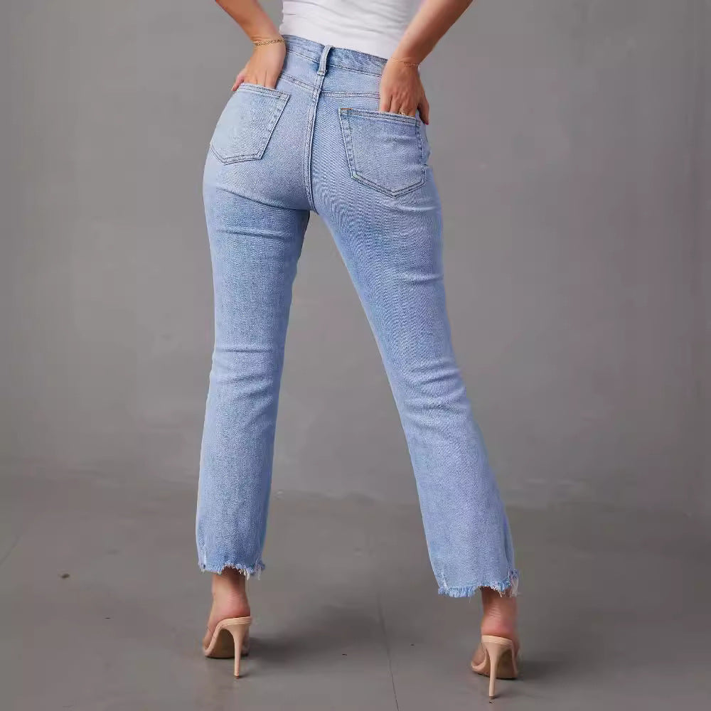 Kvinne høyt liv jeans med trendy frynser og slitte detaljer Skjora