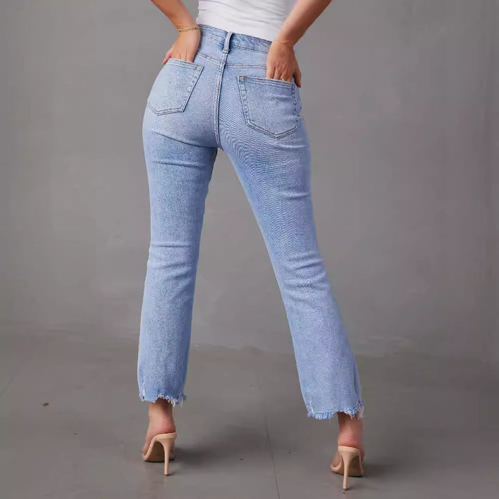 Kvinne høyt liv jeans med trendy frynser og slitte detaljer Skjora