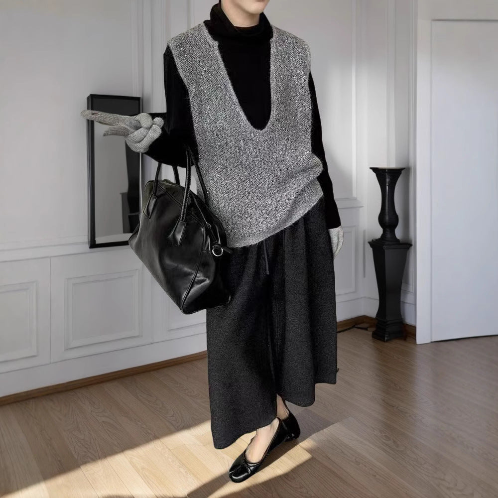 Kvinnenes fashionable strikket vest med dyp V-hals og kreativ kutt Skjora