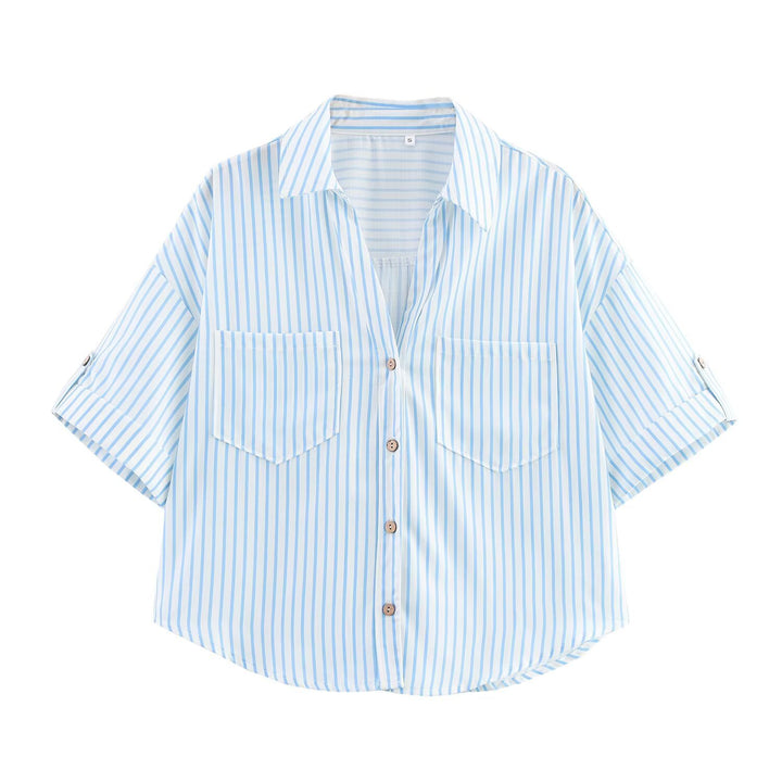 Dame kortermet bluse med fine striper og elegante brystlommer Skjora