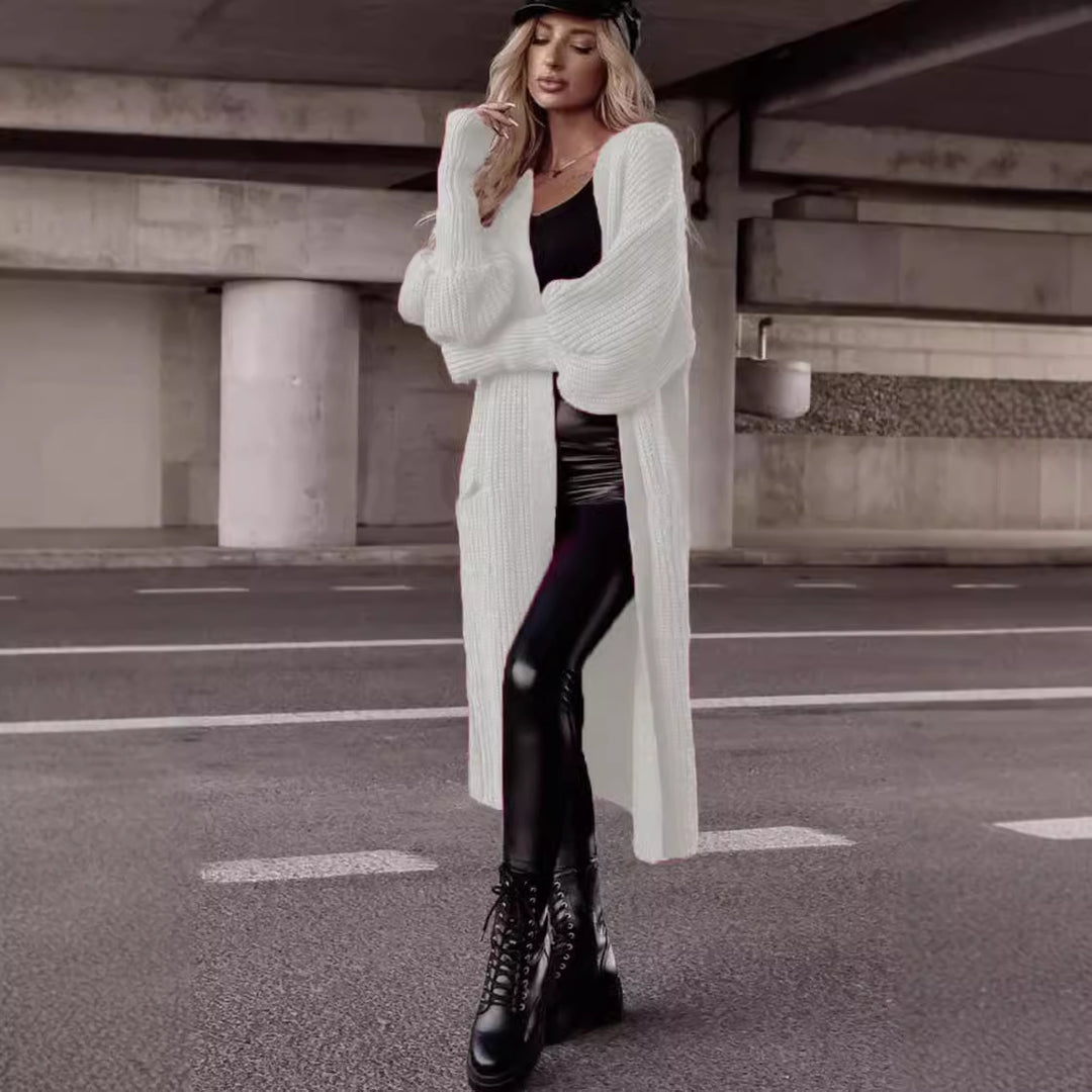 Kvinnens chunky strikket frakk med praktiske lommer og avslappet passform Skjora