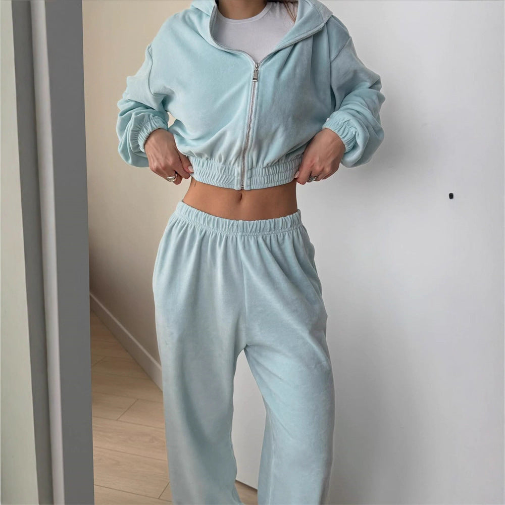 Kvinnes sporty cropped sweatshirt med glidelås og vide bukser Skjora