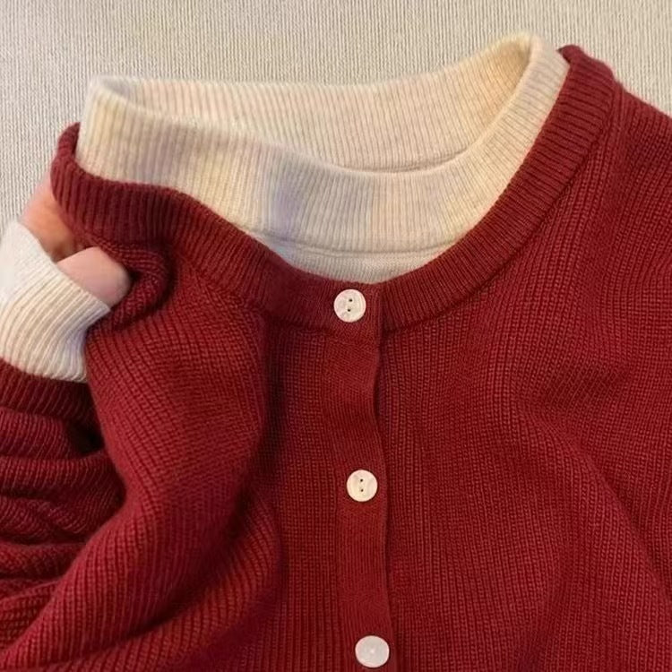 Kvinnecardigan med klassiske knappedetaljer og komfortabel hals Skjora