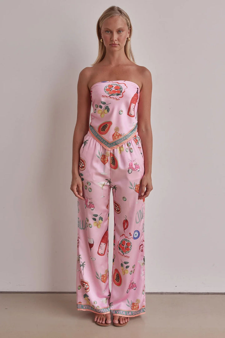 Kvinnens jumpsuit med lekne tropiske mønstre og elastisk topp Skjora