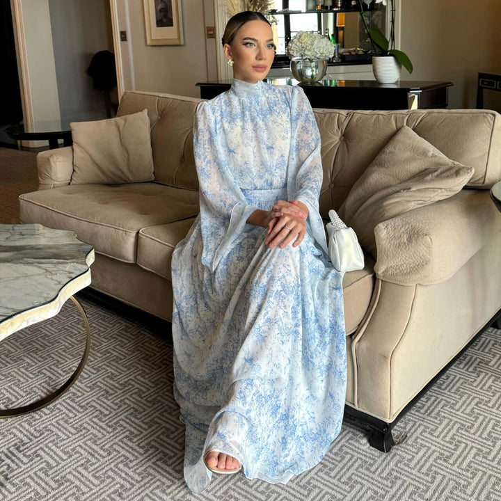 Kvinnelig maxi kjole med transparente ermer og elegant blomsterbroderi Skjora