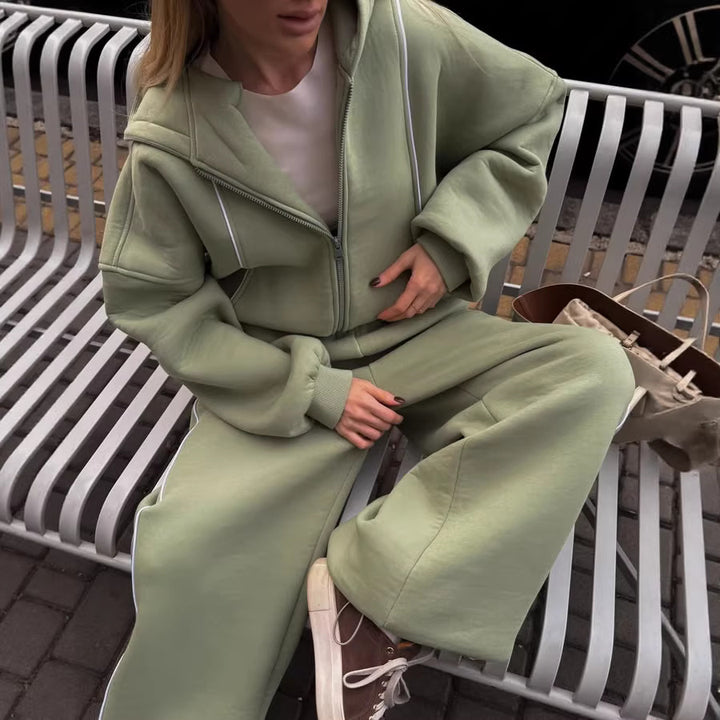 Kvinnors sportiga fritidsoutfit med loose fit och kontrasterande detaljer Skjora