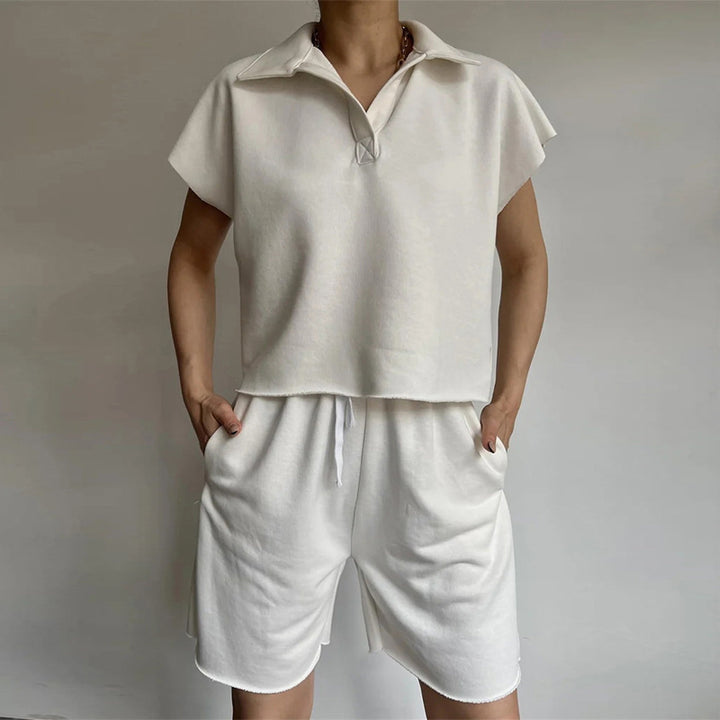 Kvinnenes casual fritidsdrakt med høy krage og elastiske shorts Skjora