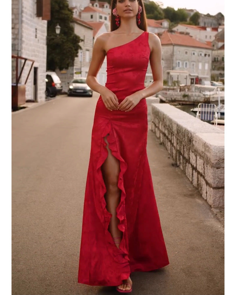 Kvinne Elegant Maxi Kjole med Asymmetrisk Snitt og Volang Detaljer Skjora
