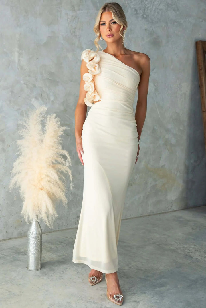 Kvinne Elegant Rynket Maxi Kjole med en Off-Skulder Design og Skreddersydd Passform