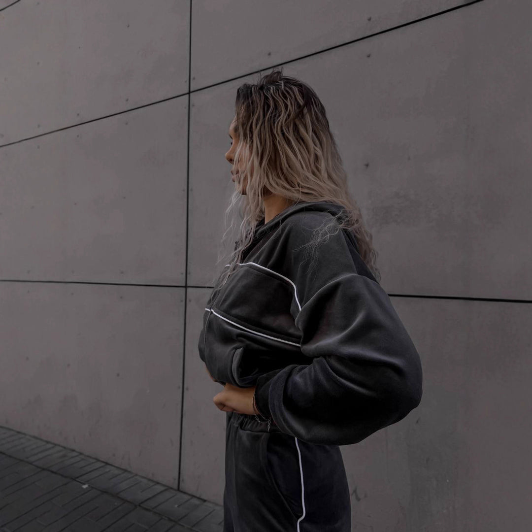 Kvinnelig sporty-elegant fleece joggedress med glidelås Skjora
