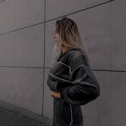 Damer sporty-elegant fleece joggedrakt med glidelås Skjora