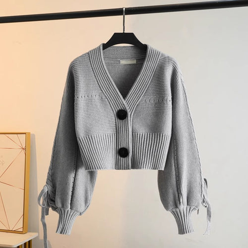 Dames fashionabel cropped cardigan med elegante knappdetaljer og unik ribbestruktur Skjora