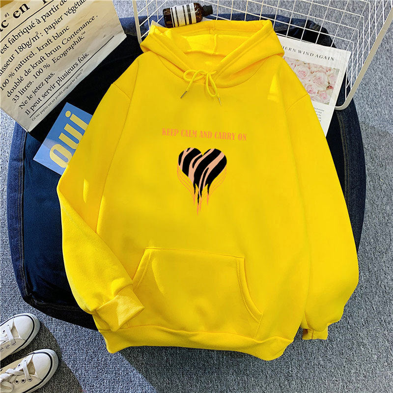 Damen Kapuzenpullover mit trendigem Herzdesign und gemütlicher Passform Skjora