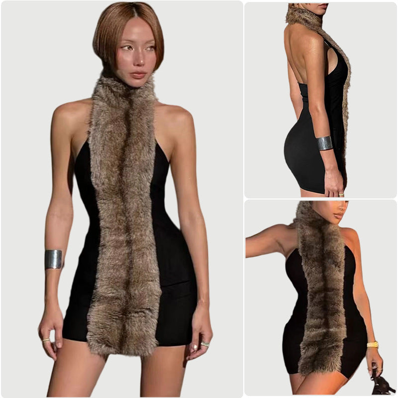 Damer Elegant Mini Kjole med Fristende Halter Design og Luksuriøst Pelskant Skjora