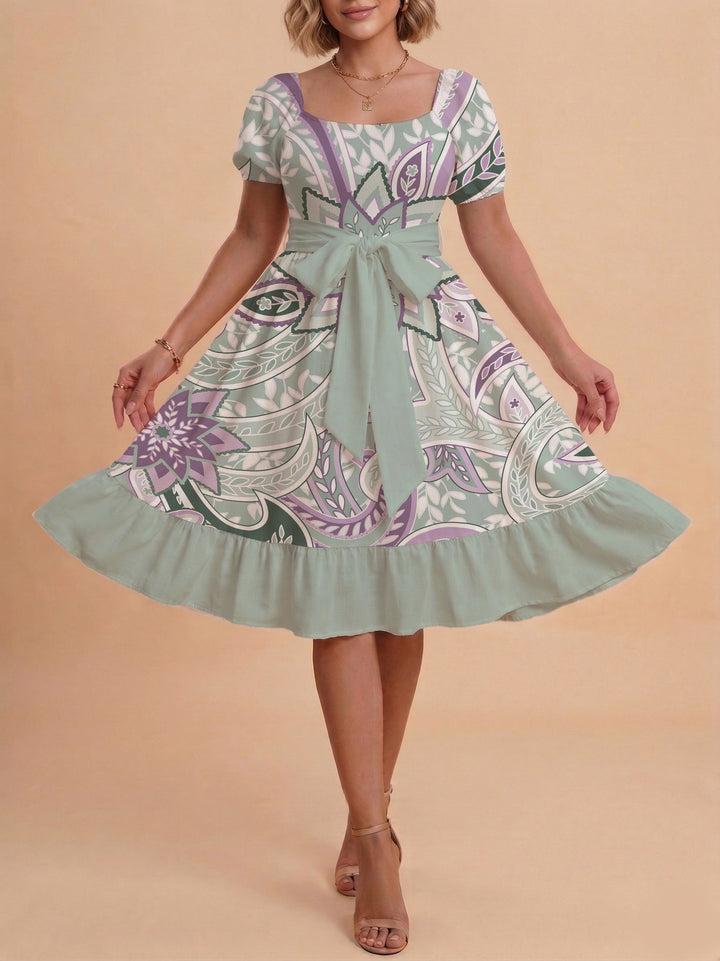 Damen modernes Blumenkleid mit elegantem Taillengürtel und asymmetrischem Saum Skjora