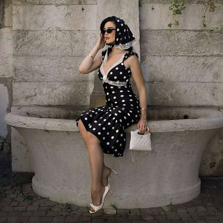 Dame Figurtilpasset Polka-Dot Kjole med Spissapplikasjon Skjora