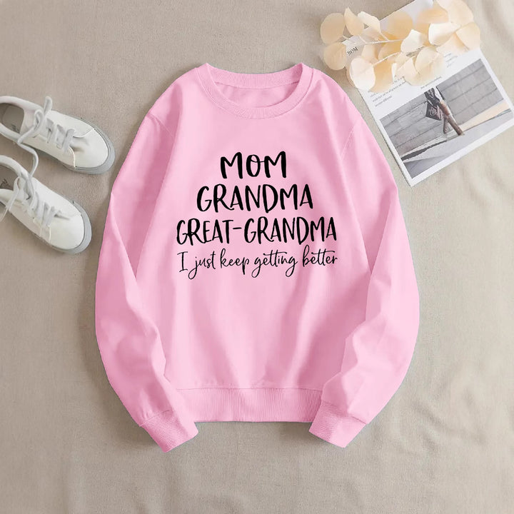 Dame sweatshirt med kreativ familieprint og komfortabel passform Skjora