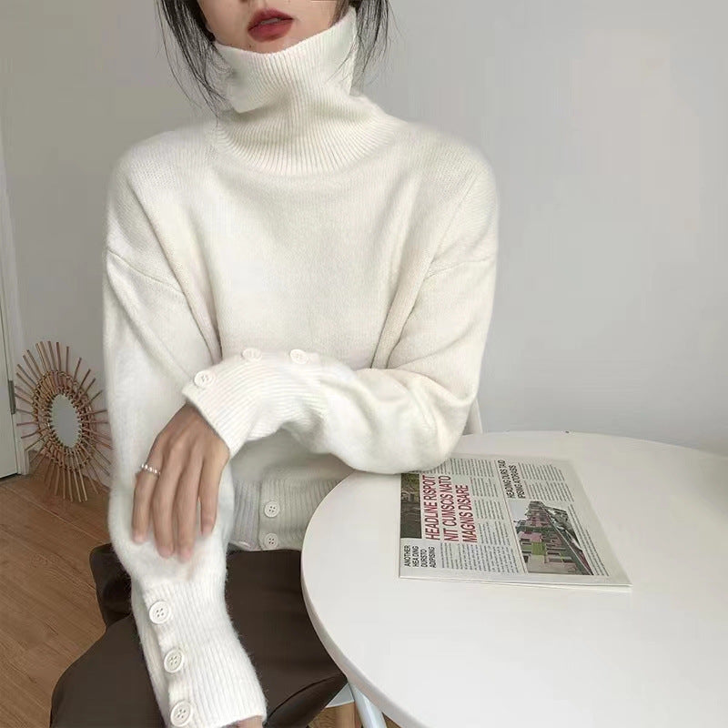 Dame turtleneck genser med knappedetaljer og mykt materiale Skjora