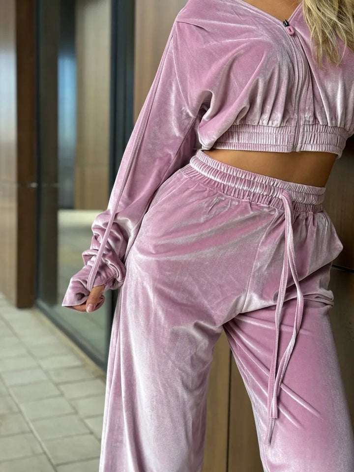 Kvinnens fleece loungewear-sett med allsidige stylingalternativer og sporty eleganse