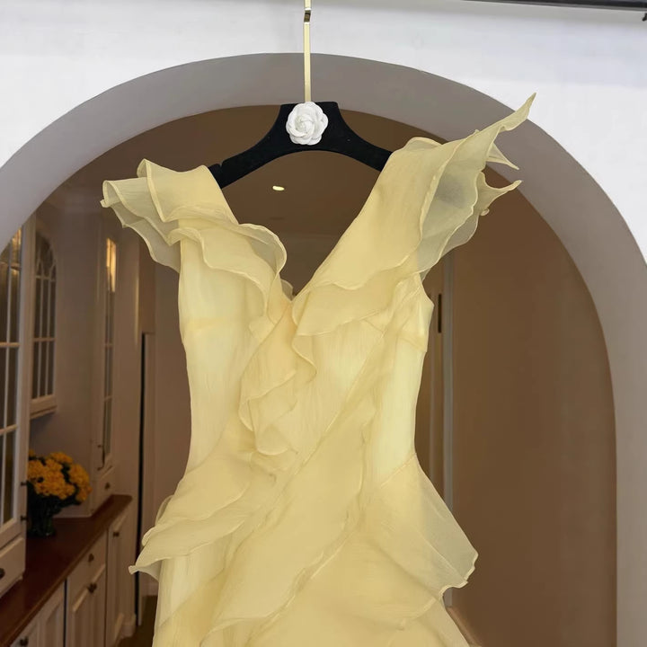 Dame Maxikjole med elegant vannfall-volangdesign og off-shoulder stropper Skjora
