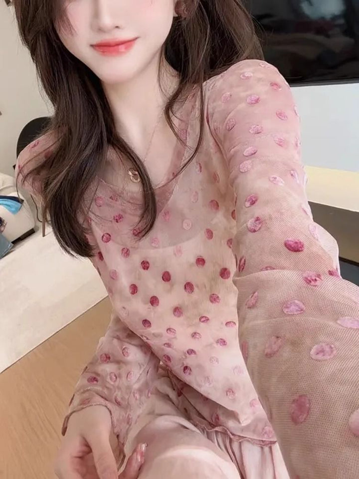 Kvinnebluse med blomstret teksturdesign Skjora