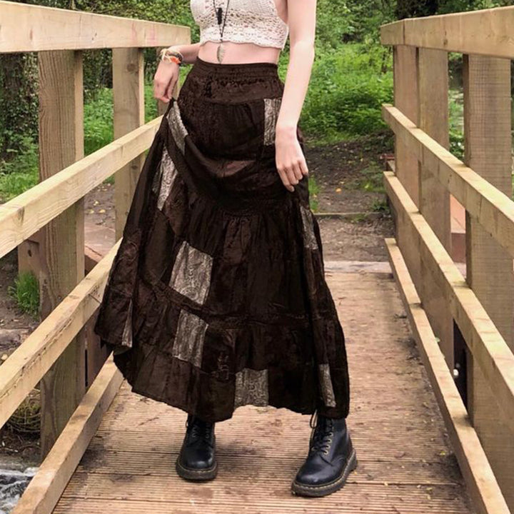 Dame maxiskjørt med florale patchwork-mønstre og voluminøs kant Skjora