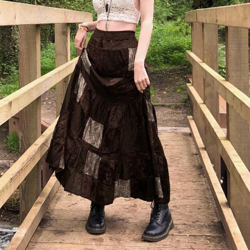 Dame maxiskjørt med florale patchwork-mønstre og voluminøs kant Skjora